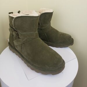 Winter Boots Army Green BearPaw Size 8 (Excellent Condition)